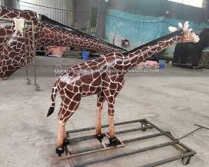 Augstākās kvalitātes skolas vārtu apdare dzīvā izmēra stikla šķiedras žirafes statuja FP-2432