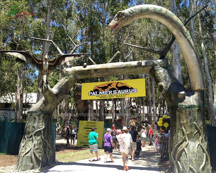 Výroba vstupov do Dinosaurích brán do parku Dodávateľ dinosaurov PA-1953
