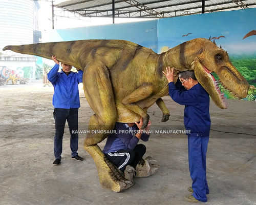 Производство на аниматронни костюми на динозаври