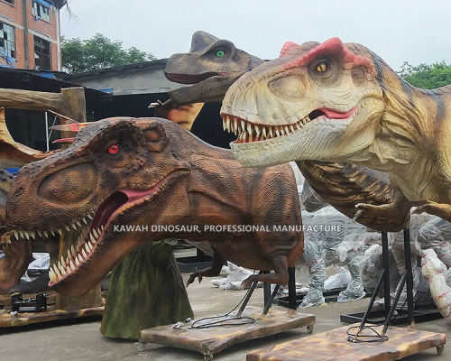 Dinosaurios listos para transportarse ao parque de dinosauros en Corea