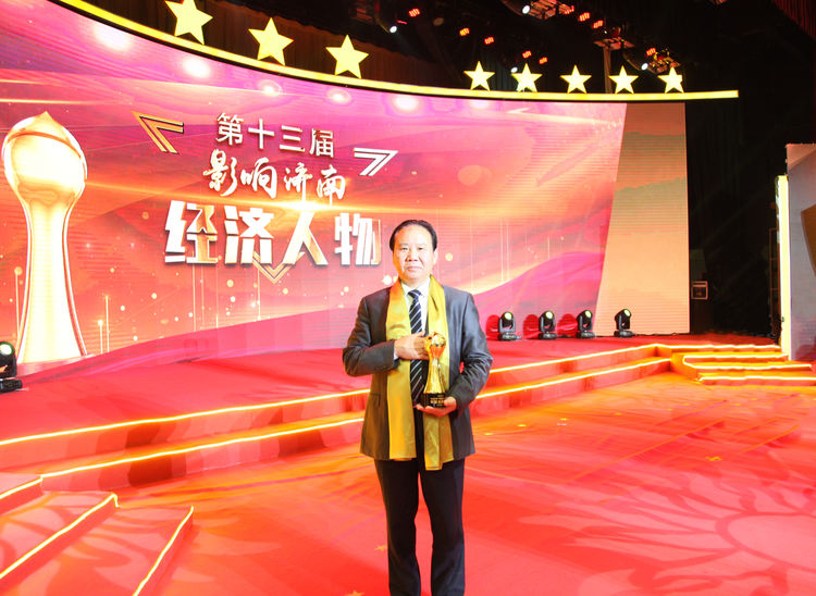 Jing Fengguo, Wapampando wa Shandong Jubangyuan Gulu, adapambana mutu wa "Oscar" ndi "Influencing Jinan" Economic Figure Entrepreneur ku Jinan Economic Circle.