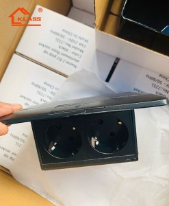Black Aluminum panel Dual EU pop up floor socket, mabagal na pagbubukas