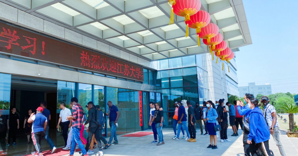 Jiangsu Üniversitesi ve Konsung tıp, kolej-işletme ortak, kazan-kazan işbirliği