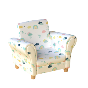 Precioso sillón tapizado para niños con estampado.