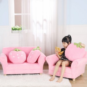 Bērnu dīvāns ar rozā zemeņu spilvenu