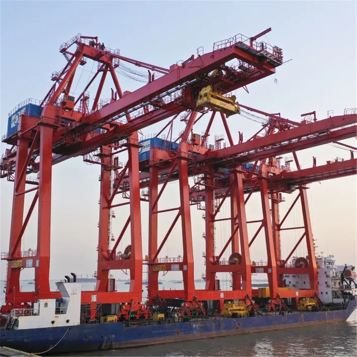 Ship to Shore Container Gantry Crane (STS)