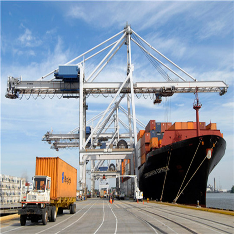 Портальний кран для транспортування контейнерів на берег (STS)