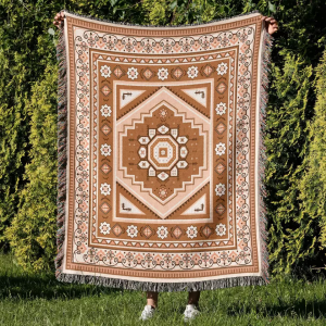 Плетена ковдра для пікніка в богемному стилі з китицями