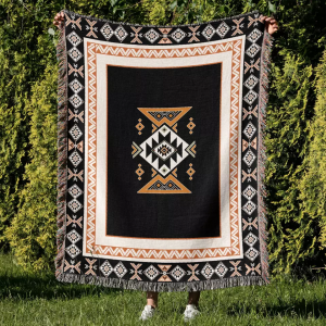 Плетена ковдра для пікніка в богемному стилі з китицями