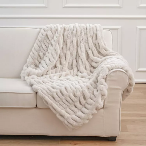 Custom na 100% Polyester Warm Embossed Luxury Rabbit Faux Fur Throw Blanket