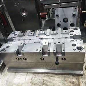 Injected plastic mold