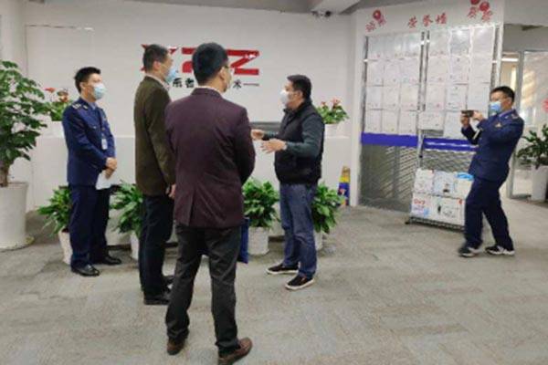 Hangzhou kommunale markedstilsynsadministrasjonsdirektør Liu Feng besøkte selskapet vårt og bekymret for gjenopptagelsen av produksjonen etter det nye koronaviruset