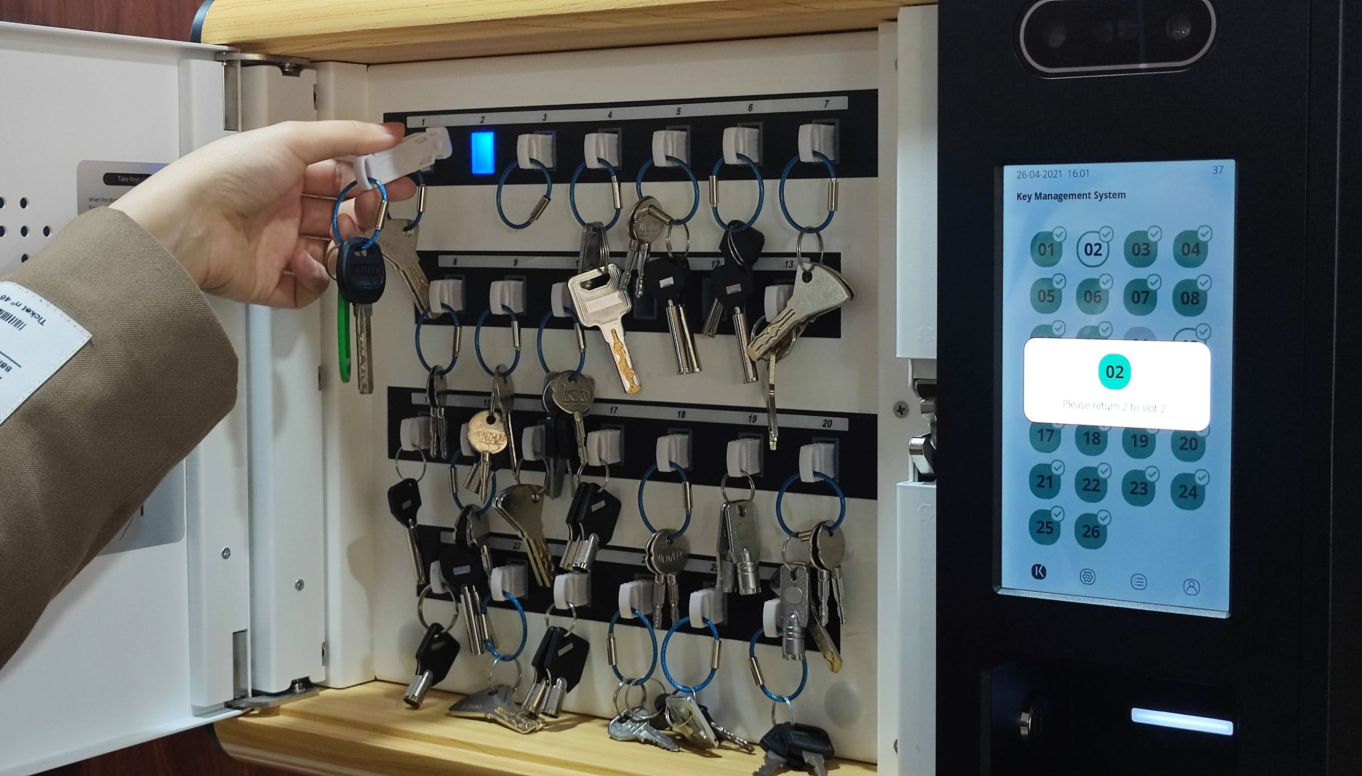 Electronic Key Cabinet System Lets Districts Think Outside the (Knox) Box -- Campus Security Today