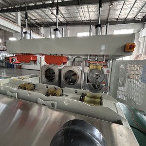 Anformmaschine für PVC-Rohre vom Typ LB-U und R