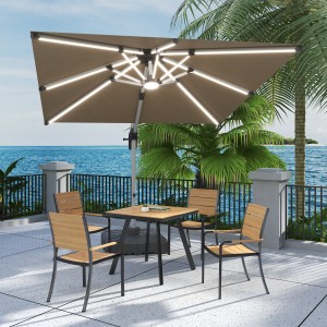 Maßgeschneiderte Möbel für Terrasse und Garten, freitragender Sonnenschirm im Freien