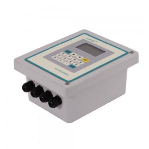 Nástenný analógový prietokomer IP67 4~20 mA DN50-700 Digitálna svorka RS485 na ultrazvukovom snímači prietokomeru vody pre potrubie