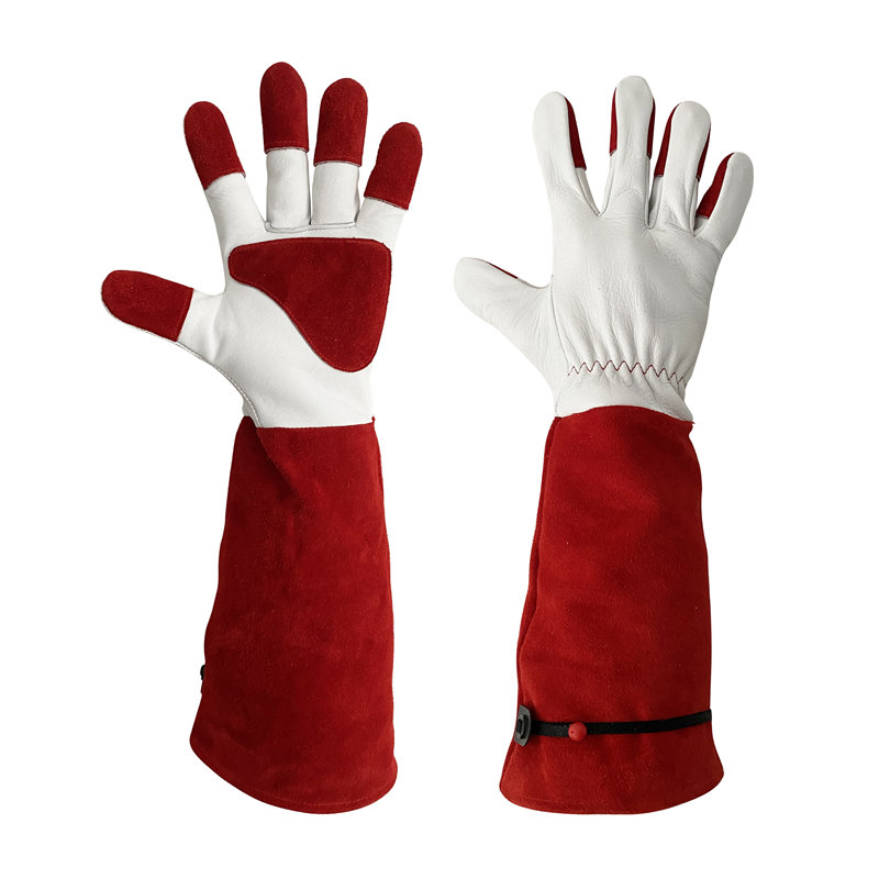 Best Gloves For Shoveling Snow According To Reviewers | HuffPost Life