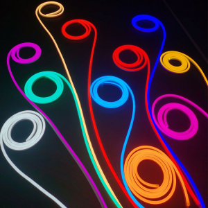 lampu tali diketuai berwarna-warni