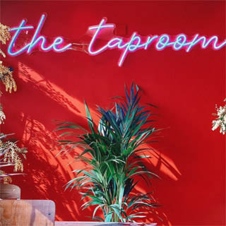 Η πινακίδα Taproom από την Custom Neon®
