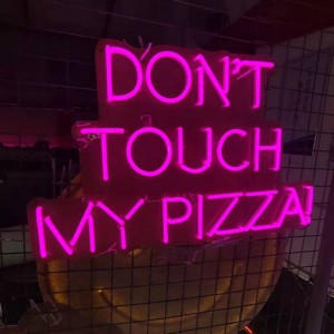 Jangan sentuh papan tanda neon pizza saya1