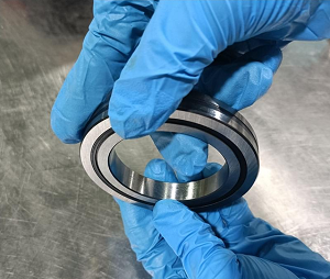 How to check the rotary table bearing daily