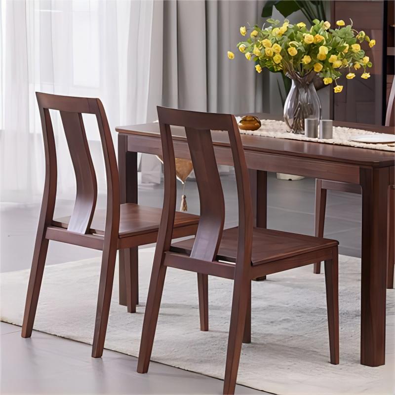 Трпезариска маса и столови од цврста орев, природна боја, едноставна благородна