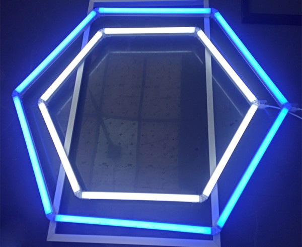 2985mm * 4780mm Warna Béda Honeycomb Hexagon LED Bengkel Mobil Ceiling dipasang Lampu Garasi