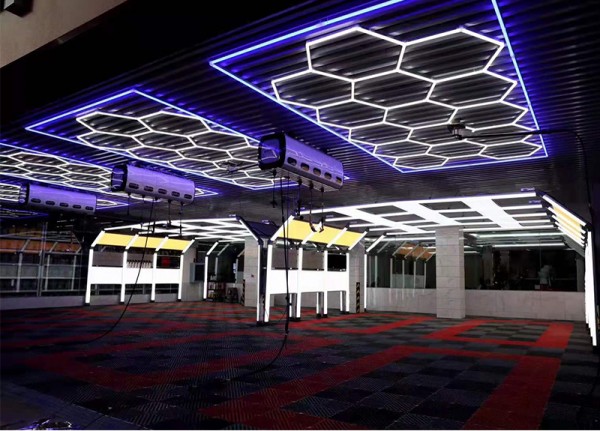 2985mm * 4780mm loko isan-karazany honeycomb Hexagon LED Car Workshop Ceiling Mounted Garage Light
