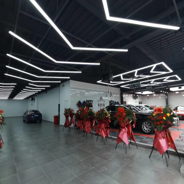 Lampu Linier LED Dapat Disambung Stasiun Cuci Mobil 450W Lampu Kerja LED Berbentuk Panah Otomatis