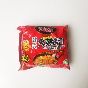 Piştgiriya Labelê ya Taybet Hot Spicy Ramen Chicken Noodles