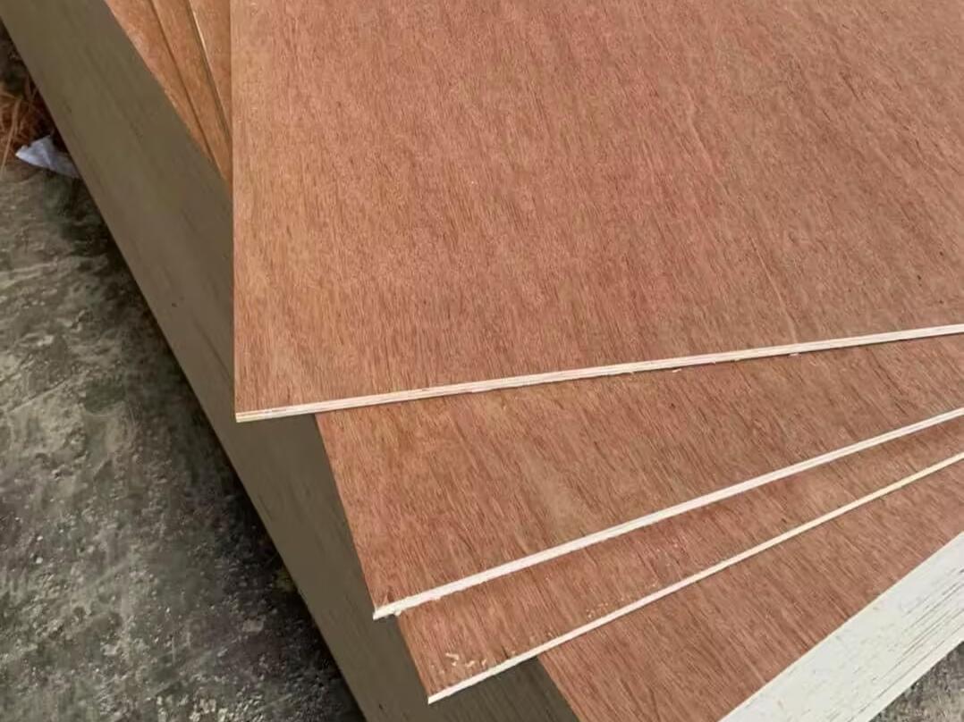 Panjaluk plywood ing industri konstruksi mundhak