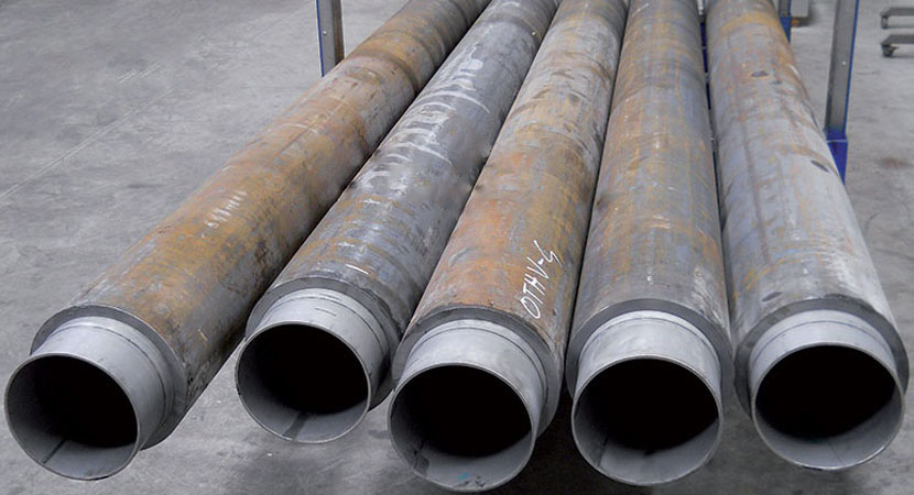 Solid CRA lined pipe and CRA clad pipe