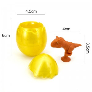 Plastic snoep speelgoed ei met dinosaurus voor jongens en meisjes