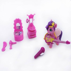 Mainan promosi plastik set mainan kuda poni merah jambu popular untuk pucat