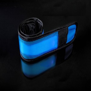Donkere nacht lichtgevende veiligheidsbord feestsporten met verschillende verlichtingsmodi ondersteunen op maat gemaakte led-armbanden