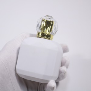 Vysoko kvalitná sklenená fľaša kosoštvorcového 100 ml ružového esenciálneho oleja Sklenená fľaša na parfumy