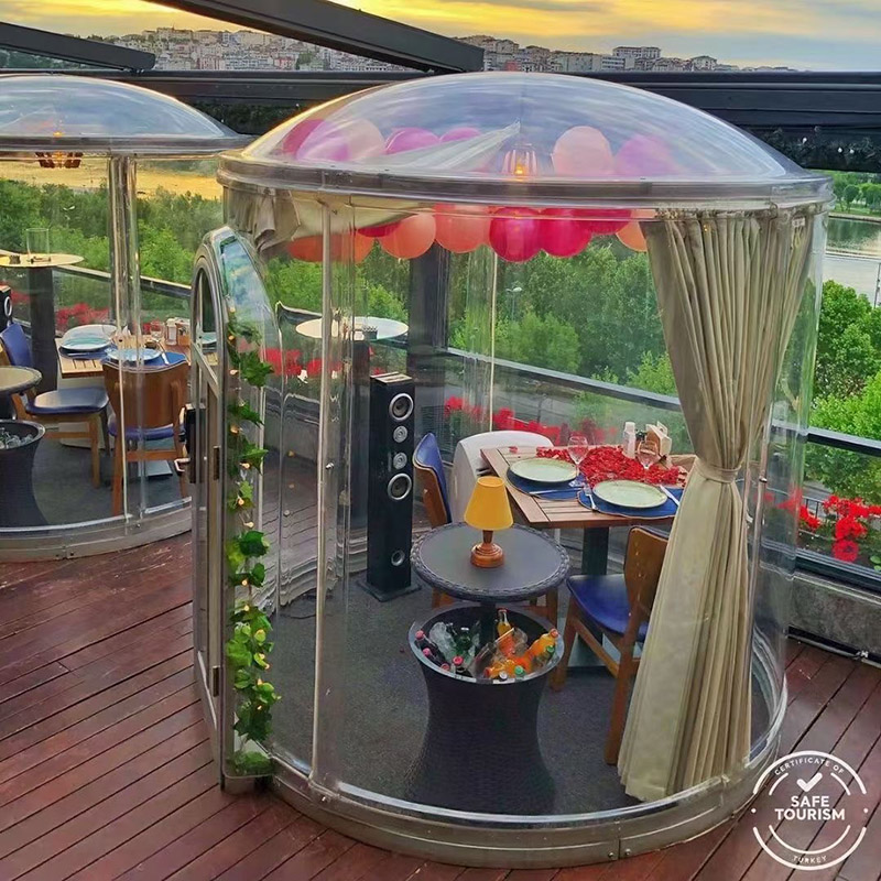 Istaknuta slika restorana s prozirnom malom kupolom od 2,0 M
