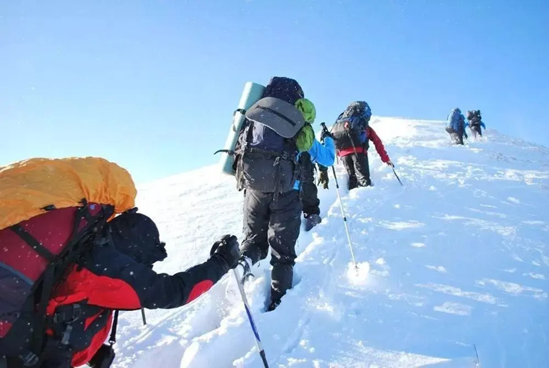 Wie wählt man einen Bergsteigerrucksack aus?