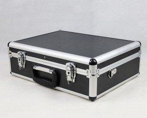 Verktøykoffert i aluminium med EVA-delere og verktøypanel