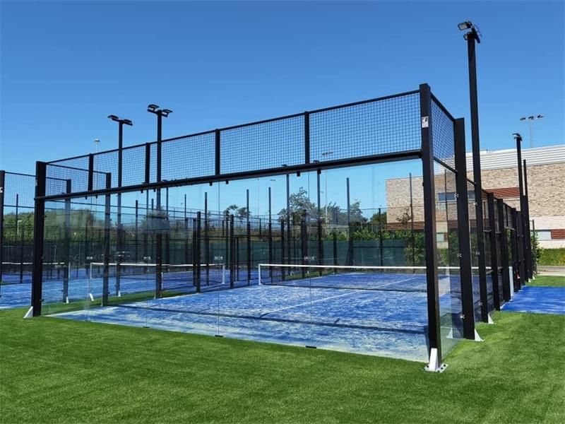 ក្រុមហ៊ុនផលិត Lvyin ផ្ទាល់តម្លៃល្អបំផុត ទិញ Paddle Tennis Court Padel Court សម្រាប់រូបភាពពិសេសខាងក្នុង និងខាងក្រៅ