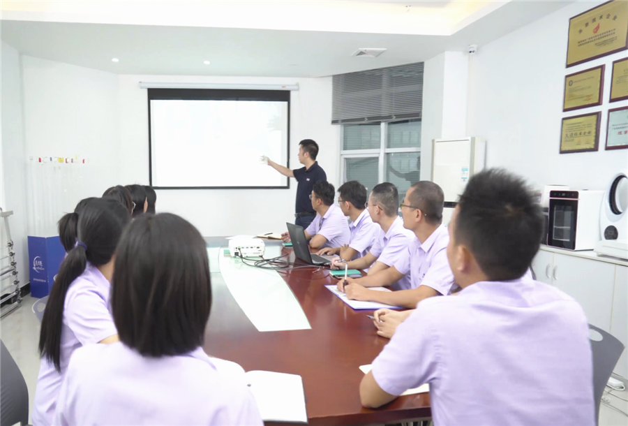 LiangyueLiang People always with great passion and confidence are striding forward with you to make mutual benefits and create bright future in air purifier field.
