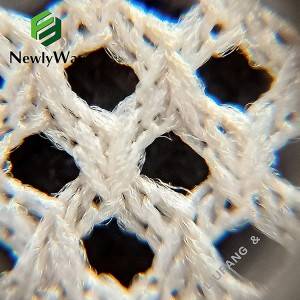 100 polyester lae elastiese sakmateriaal vierhoekige gaas gebreide stof vir voering