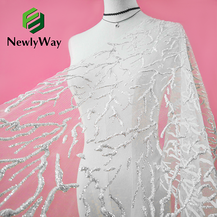 Arritje e re 100% poliestër slivery me ngjyra 3D temine me vezullim me dantella pëlhurë tyl me shkëlqim të qëndisur për fustane dasmash elegante