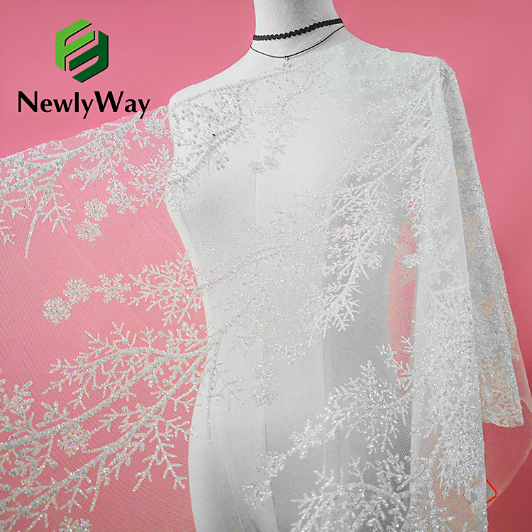 Top Jual 100% Polyester Indah Glitter Tulle Renda Bordir Manik-manik Putih Payet Kain Untuk Bridal Wedding Dress