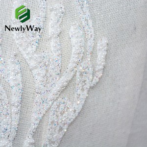 Tessuto di tulle ricamato con paillettes scintillanti colorate in stile francese 3D di piume per abiti da sposa gonne