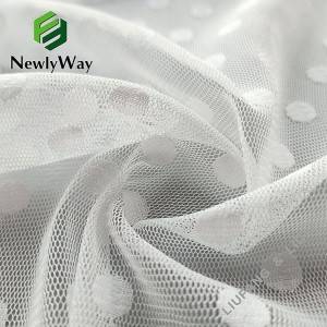 ဆင်မြန်းမှုများအတွက် အဖြူရောင် အစက်အပြောက် polyester warp ထိုးပြီး mesh tulle အထည်များကို စက်ရုံတွင် ရောင်းချသည်။