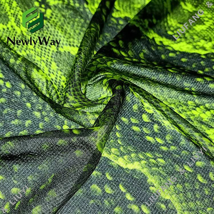 Idizayini ye-snakeskin e-fluorescent eluhlaza ephrintiwe inayiloni elula i-tricot knit lace fabric online wholesale