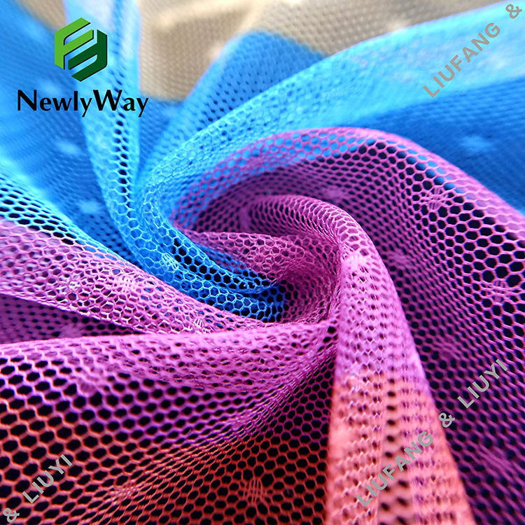 Tessuto di pizzo a rete stampato in tulle arcobaleno a pois in Cina per la  produzione e la fabbrica di indumenti