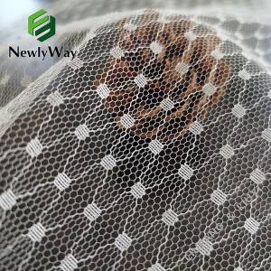 Indwangu ye-spot style warp knitted polyester mesh tulle yokuthunga i-lace