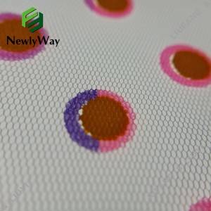 Folie feroare kleur ûnder UV polyester printe polka dot tulle materiaal foar jurk